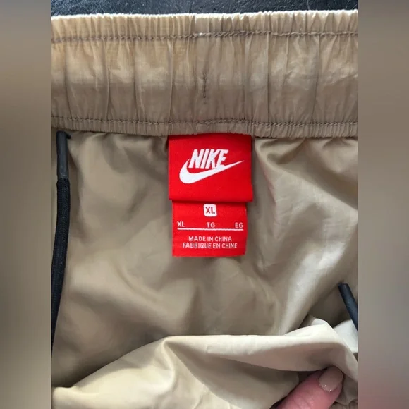 RARE Nike Nylon Tan and Black Long Skirt w/Pockets Size: XL - Picture 4 of 4